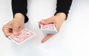 Làm thế nào để xào bài chuyên nghiệp: 3 kỹ thuật xáo trộn Card độc đáo