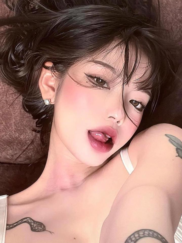 Khúc Thị Hương là ai